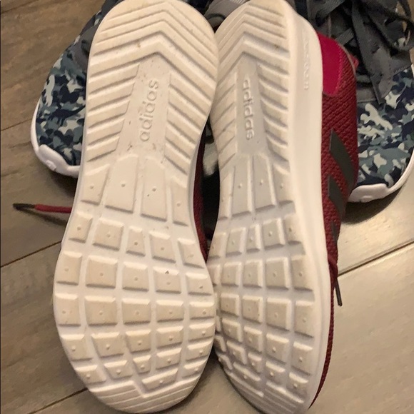 Maroon Adidas sneakers. Size 5 - Picture 2 of 5